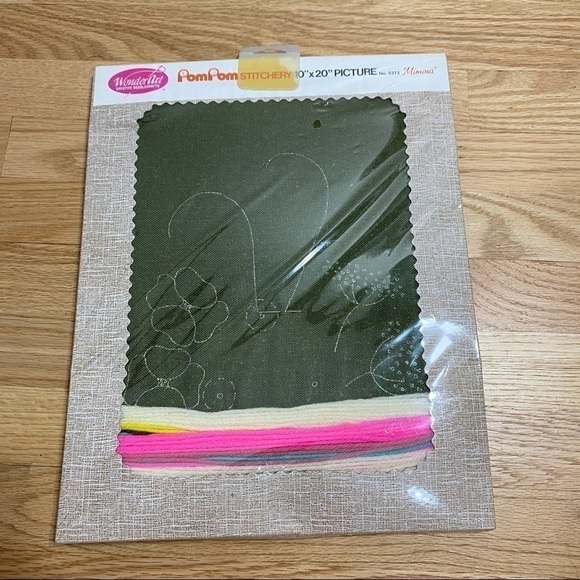 WonderArt Pom Pom Stitchery 10” x 20” 3D Embroidery NEW Craft Kit NWT Floral - Picture 3 of 4